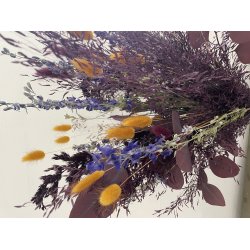 Dried flower bouquet bordeaux