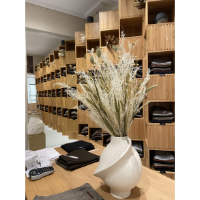 Shaping new tomorrow female store