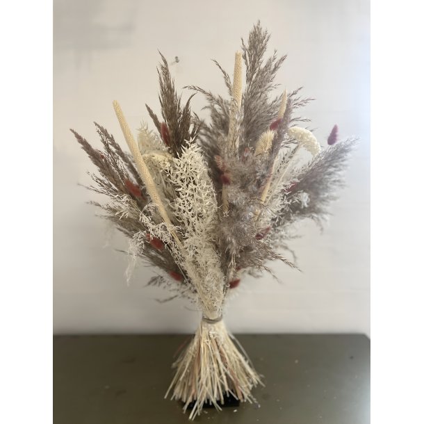 Dried flower bouquet nature tones