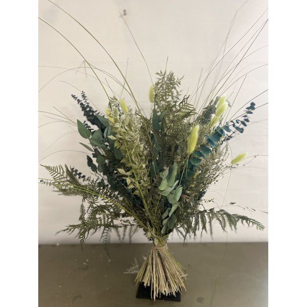 Dried flower bouquet green