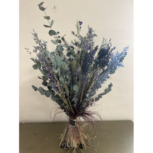 Dried Flower bouquet midnight blue 